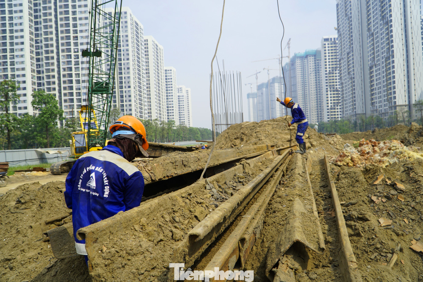 Hiện trên công trường gói thầu xây lắp số 3 đang duy trì 12 mũi thi công, với 152 công nhân và 43 kỹ sư mỗi ngày.