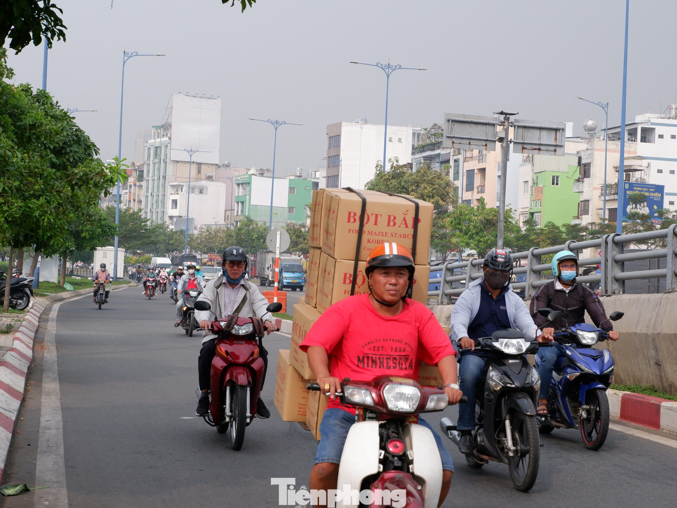 Theo Đài Khí tượng Thủy văn khu vực Nam bộ, thời tiết TPHCM trong những ngày tới sẽ có ít mưa, ban ngày trời nắng nhiều, độ ẩm giảm thấp gây hanh khô.