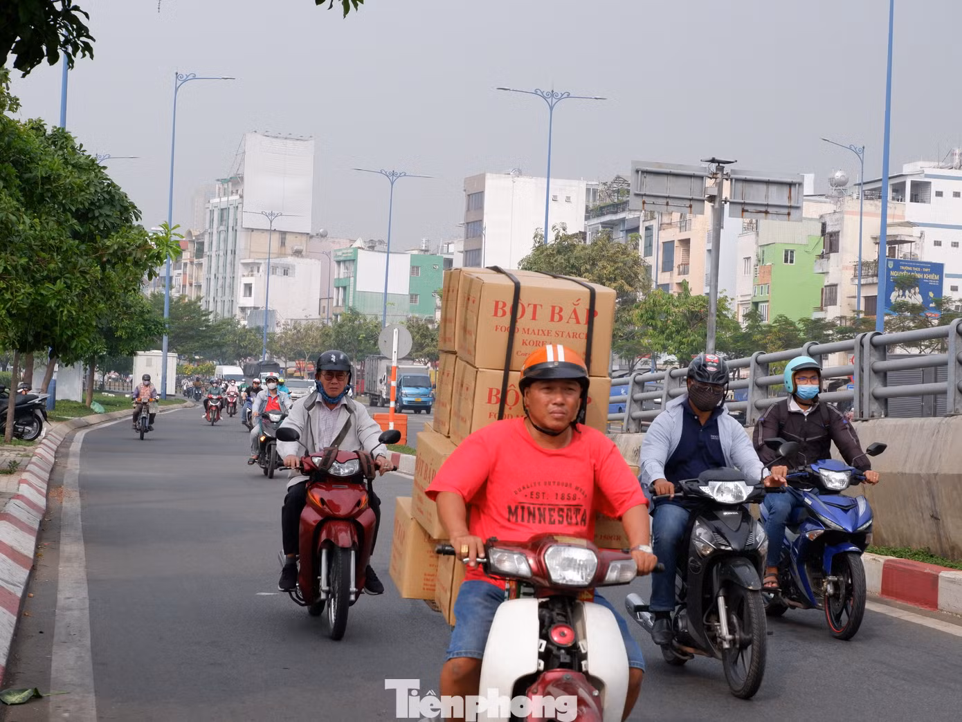Theo Đài Khí tượng Thủy văn khu vực Nam bộ, thời tiết TPHCM trong những ngày tới sẽ có ít mưa, ban ngày trời nắng nhiều, độ ẩm giảm thấp gây hanh khô.