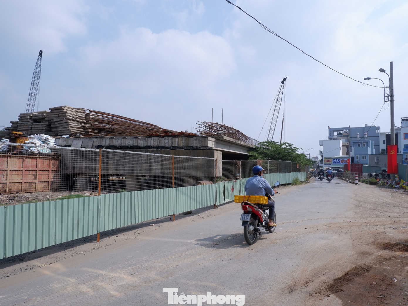 Hồi cuối tháng 11/2023, Sở GTVT TPHCM đã có thông báo về việc tổ chức lại giao thông khu vực tỉnh lộ 10 để phục cho việc thi công gói thầu xây lắp số 1, dự án cầu Bà Hom. Hồi cuối tháng 11/2023, Sở GTVT TPHCM đã có thông báo về việc tổ chức lại giao thông khu vực tỉnh lộ 10 để phục cho việc thi công gói thầu xây lắp số 1, dự án cầu Bà Hom.