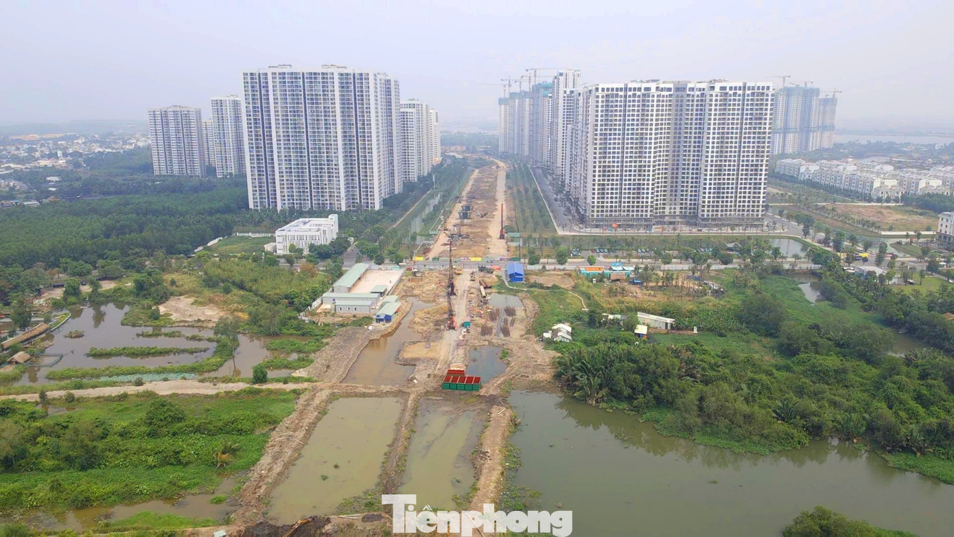 Hiện tại, theo ghi nhận của PV, gói thầu xây lắp số 3 (từ Km17+500 đến Km20+550) đoạn qua TP Thủ Đức đang dần thành hình.