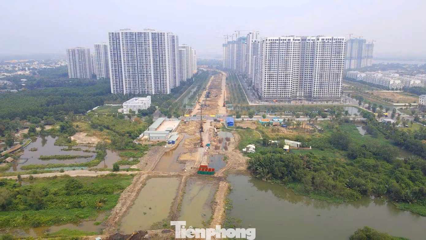 Hiện tại, theo ghi nhận của PV, gói thầu xây lắp số 3 (từ Km17+500 đến Km20+550) đoạn qua TP Thủ Đức đang dần thành hình.
