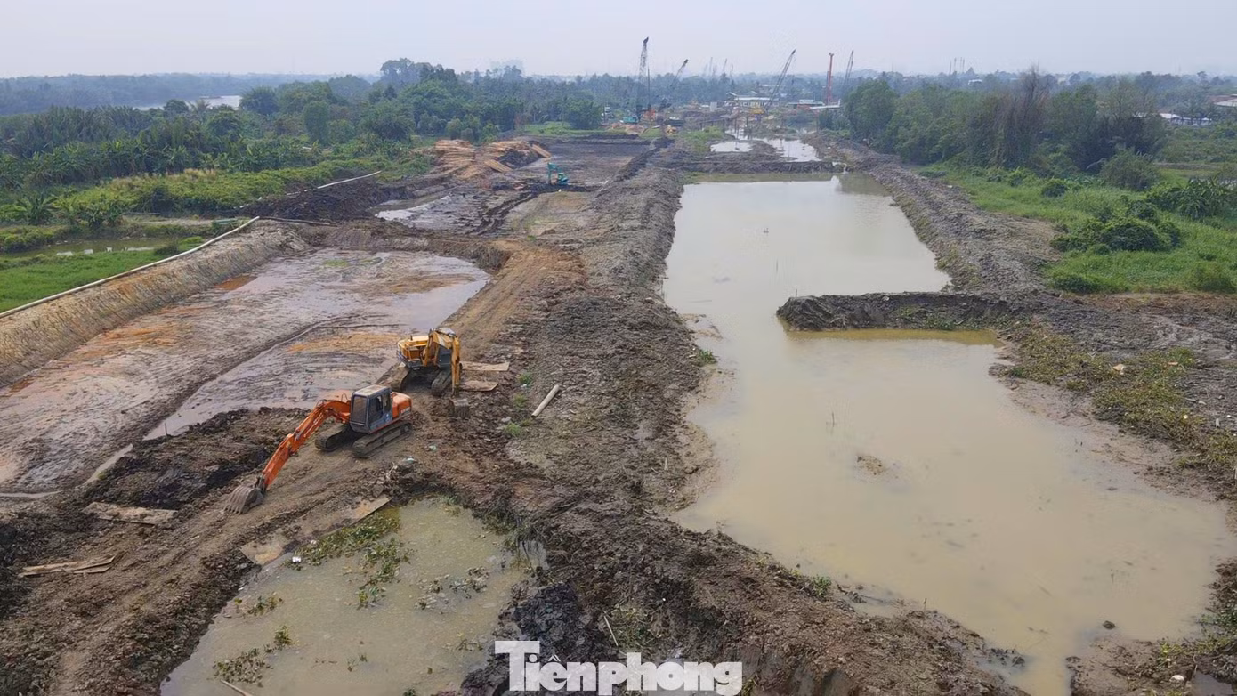Dự án đầu tư xây dựng đường vành đai 3 TPHCM được khởi công vào tháng 6/2023. Công trình có tổng chiều dài 76,3km đi qua bốn địa phương: TPHCM (47,35km), tỉnh Đồng Nai (11,26km), Bình Dương (10,76km) và Long An (6,81km). Sơ bộ, tổng mức đầu tư là 75.378 tỷ đồng.