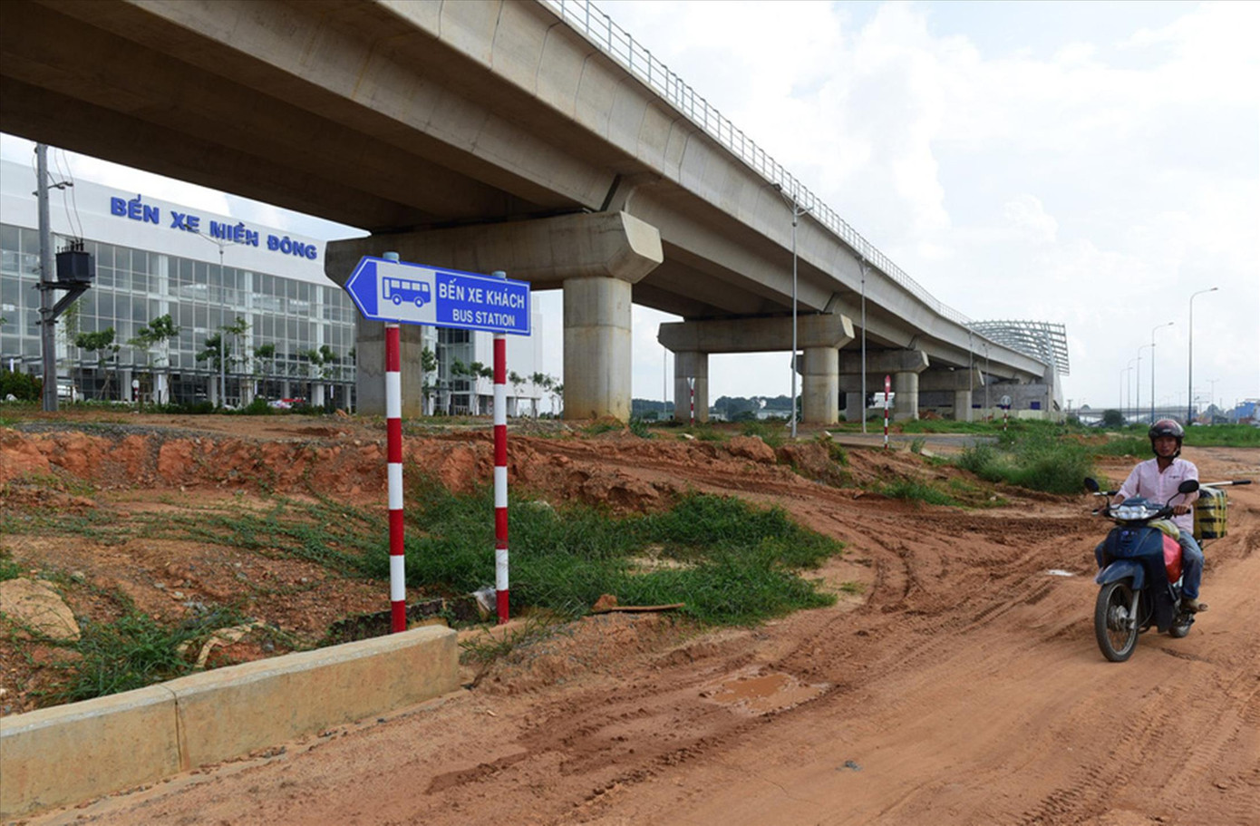 Bến xe liên tỉnh lớn nhất nước: Lo 'đói' khách ảnh 1