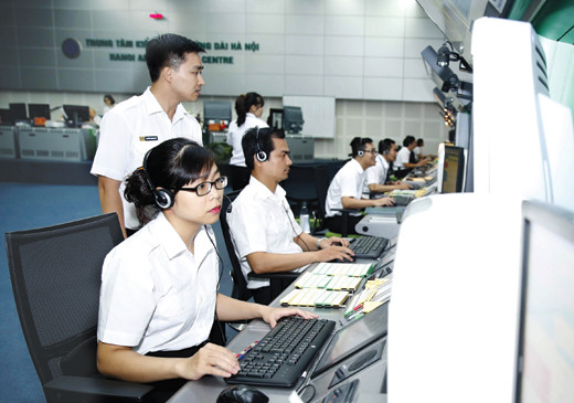 Cận cảnh nghề dẫn đường cho máy bay ảnh 4