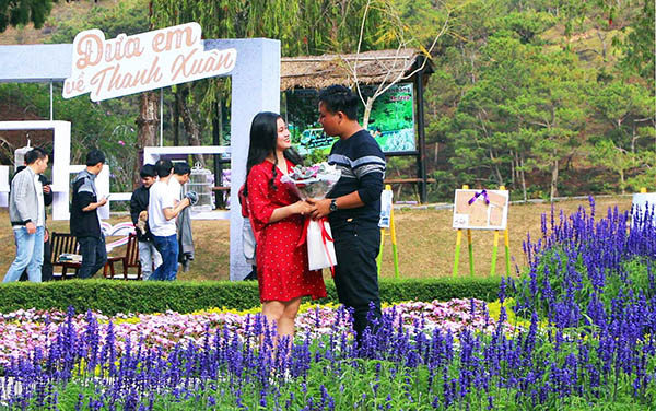 “Đưa em về thanh xuân” ở Thung lũng Tình yêu ảnh 2