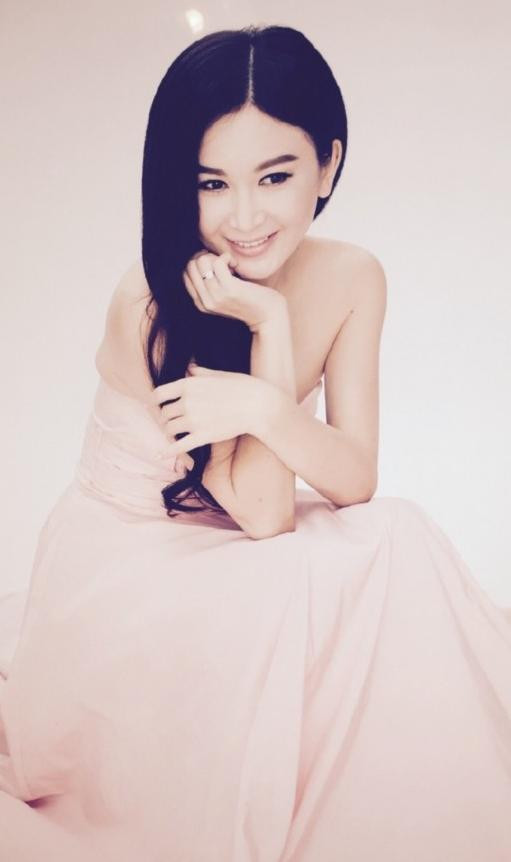 Nhan sắc vượt thời gian của mỹ nhân “Bông hồng lửa” Ôn Bích Hà ảnh 13