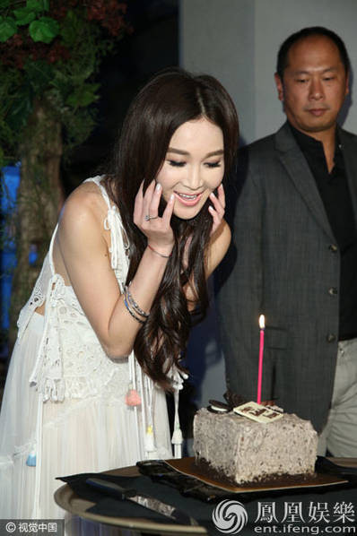 Nhan sắc vượt thời gian của mỹ nhân “Bông hồng lửa” Ôn Bích Hà ảnh 1