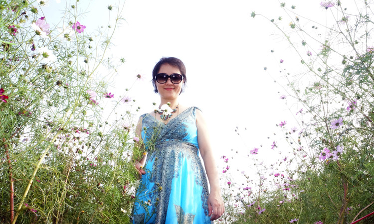 Bỏ ra từ 10 đến 20.000 đồng, người dân được thỏa thích chụp ảnh với các loài hoa