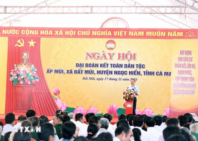 Ngày 17/11/2024, Tổng Bí thư Tô Lâm dự Ngày hội Đại đoàn kết toàn dân tộc tại ấp Mũi, xã Đất Mũi, huyện Ngọc Hiển, Cà Mau. Ảnh: Thống Nhất/TTXVN.