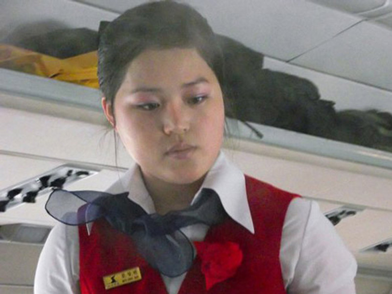 Khi bay cùng Air Koryo, hành khách sẽ thấy lờ mờ khói trong khoang, nhưng đừng lo quá, đó là hơi nước từ hệ thống điều hòa. Có hành khách ví von như có một chiếc máy phun khói đang hoạt động trong cabin vậy