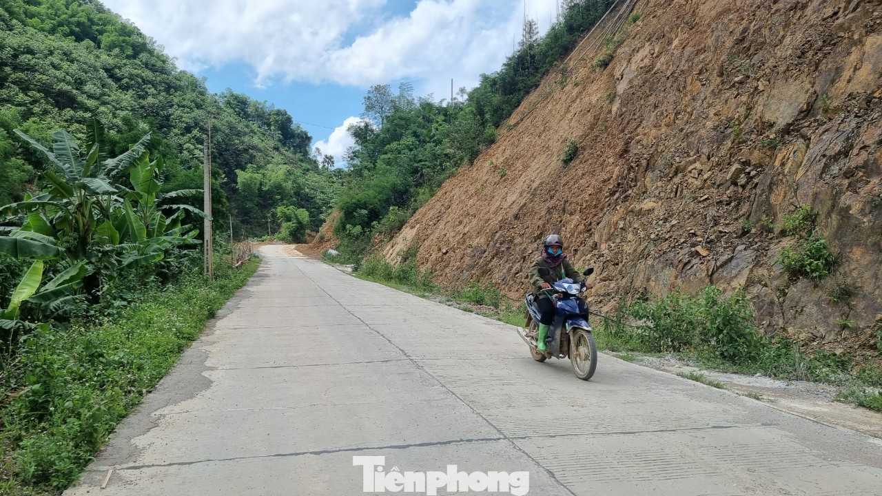 Một đoạn đường của dự án tuyến đường Đồng Chum đi Mường Chiềng.