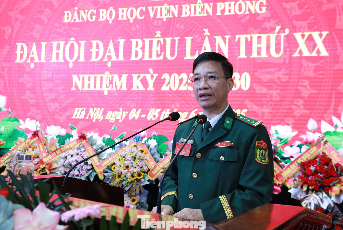 Đại tá Nguyễn Xuân Bách trình bày báo cáo chính trị tại Đại hội.