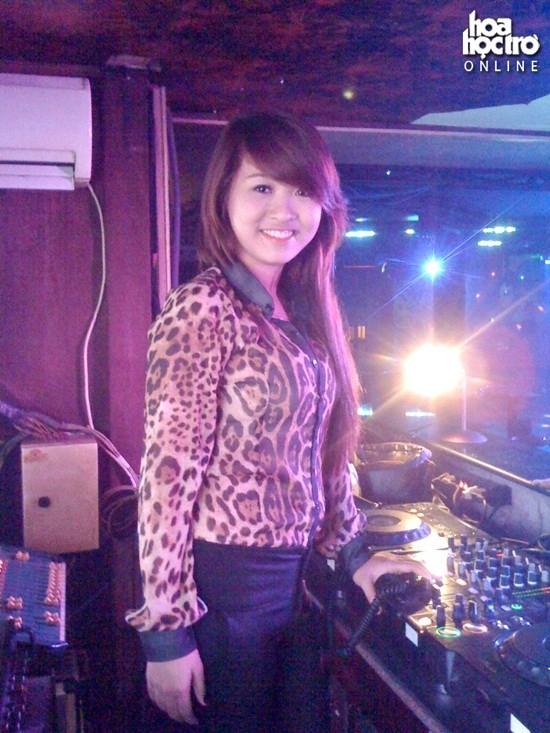 Yến Luna cho biết những tháng đầu xin việc rất khó khăn. Yến Luna cho biết những tháng đầu xin việc rất khó khăn