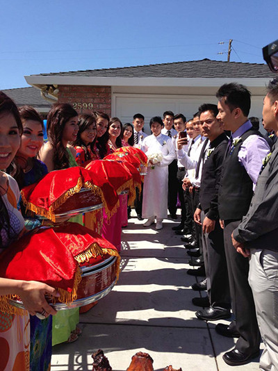 Đội ngũ phù dâu, phù rể trong đám cưới đều là những bạn bè và họ hàng thân thiết của vợ chồng anh Bo. Đội ngũ phù dâu, phù rể trong đám cưới đều là những bạn bè và họ hàng thân thiết của vợ chồng anh Bo