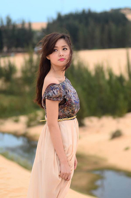 Ngọc Trinh, Linh Chi diện nội y uốn éo trên máy bay ảnh 7