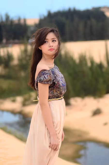 Ngọc Trinh, Linh Chi diện nội y uốn éo trên máy bay ảnh 7