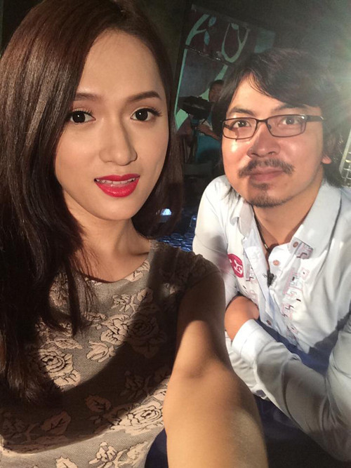 Ngọc Trinh, Linh Chi diện nội y uốn éo trên máy bay ảnh 4