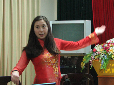 Sonya đang thuyết trình