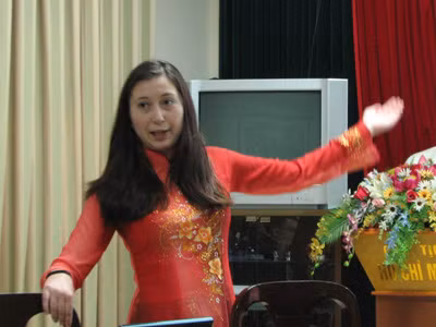Sonya đang thuyết trình