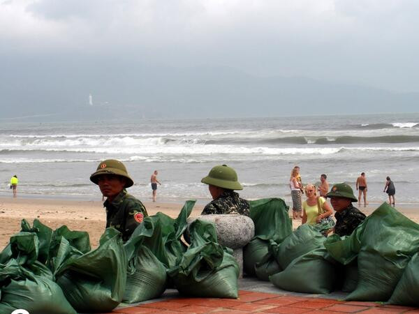 Bộ đội sẵn sàng tinh thần đón bão