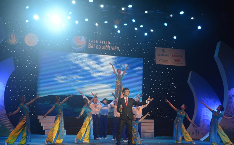 "Bài Ca Đảo Bạch Long Vỹ" do Lê Hoàng Đức Cao đẳng Kinh tế Tài chính Thái Nguyên thể hiện. "Bài Ca Đảo Bạch Long Vỹ" do Lê Hoàng Đức Cao đẳng Kinh tế Tài chính Thái Nguyên thể hiện.