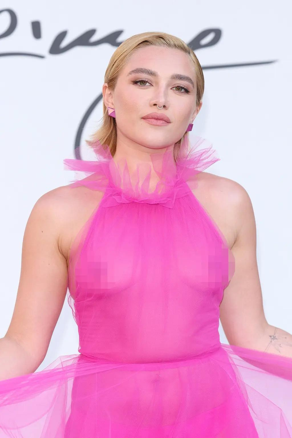 Chiếc váy mỏng tang lộ ngực trần khiến Florence Pugh bị dân mạng "ném đá".