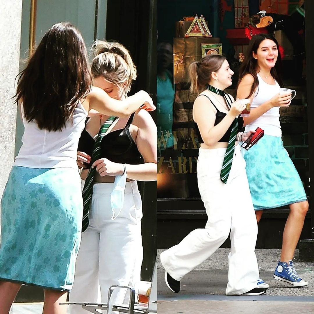 Không có cha ruột ở bên, Suri vẫn sống vui bên mẹ và bạn bè. Cô bé được cho là có ấn tượng tốt với bạn trai hiện tại của mẹ, Bobby Wooten III. Nguồn tin cho hay, chính cô bé là người thúc đẩy mối quan hệ giữa Katie và Bobby phát triển nhanh chóng và đính hôn chỉ sau thời gian ngắn yêu đương.