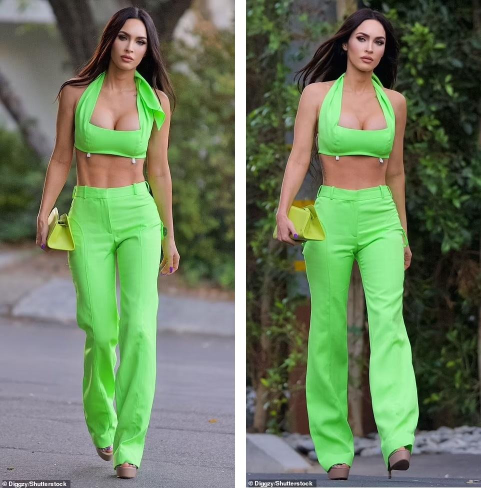 Hôm 13/7, Megan Fox được phát hiện đi dạo phố trong set đồ xanh lá nổi bật ở ngoại ô Pasadena, niềm nam California, Mỹ.