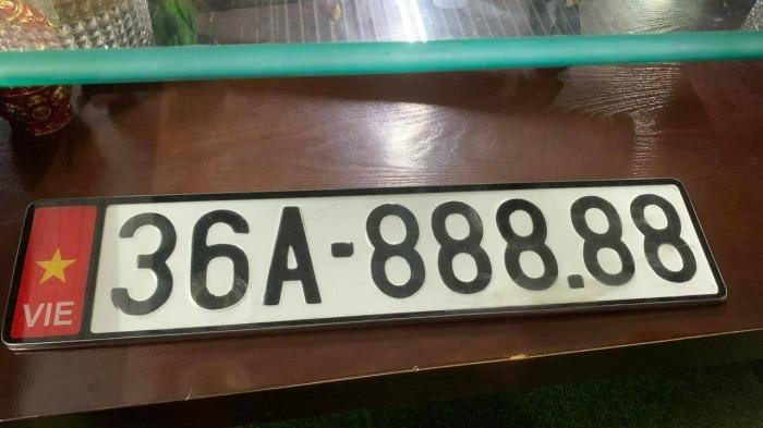 Ảnh chụp biển số "ngũ quý 8" ở Thanh Hóa gây xôn xao dư luận. Ảnh: BGT