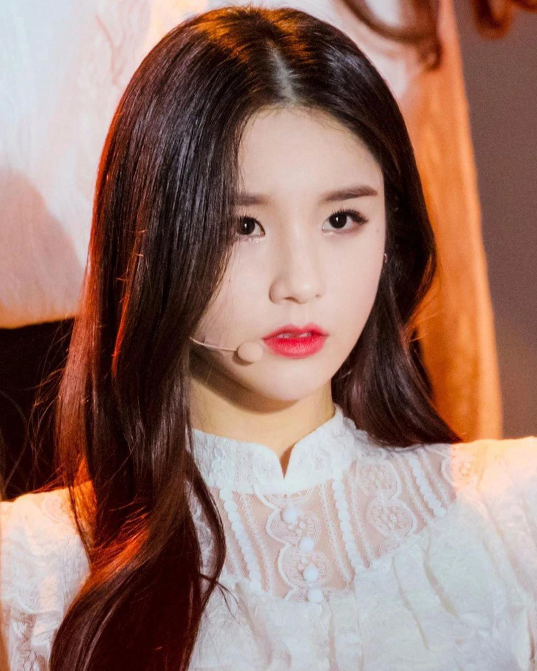 Hạng 10: Heejin