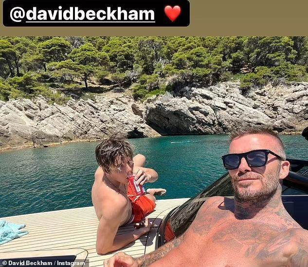 Trước đó, David Beckham chia sẻ hình ảnh cùng Cruz tắm nắng trên du thuyền ở điểm tham quan của Croatia trước khi đến Ý.
