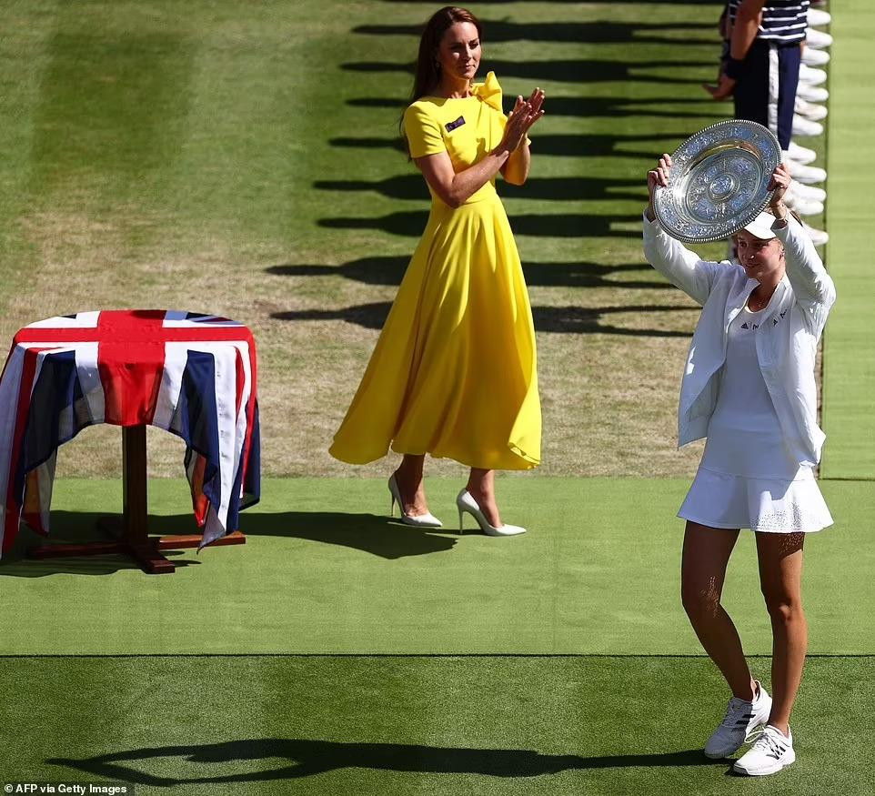 Công nương Kate là người bảo trợ cho Lawn Tennis Association - Hiệp hội Quần vợt sân cỏ Anh. Cô cũng thường xuyên đến Wimbledon xem thi đấu. Đây là lần thứ hai cô xuất hiện tại giải vô địch năm nay. Lần trước là đến cổ vũ cho tay vợt nam Cameron Norrie trong trận tứ kết.