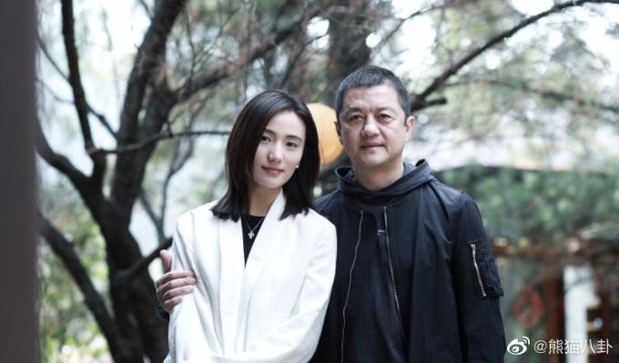 Khoảng cách tuổi tác và ngoại hình chênh lệch của Lý Á Bằng và vợ khiến anh bị cười chê (Ảnh: Sina). Khoảng cách tuổi tác và ngoại hình chênh lệch của Lý Á Bằng và vợ khiến anh bị cười chê (Ảnh: Sina).