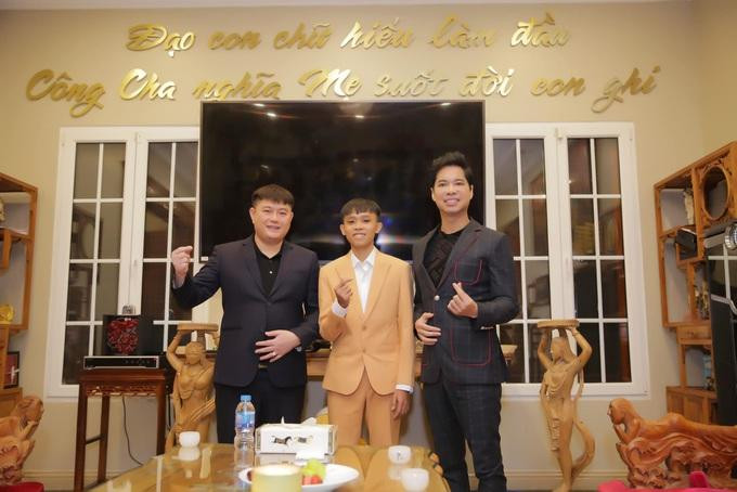 Từ trái qua: "Bầu" Thụy, ca sĩ Hồ Văn Cường và danh ca Ngọc Sơn (Ảnh: Facebook nhân vật).