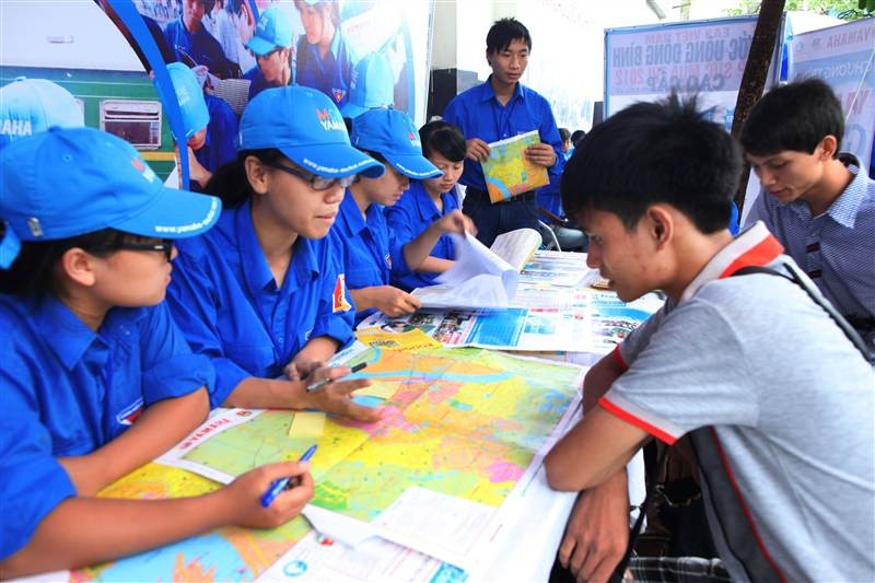 Tiếp sức sĩ tử đến giảng đường