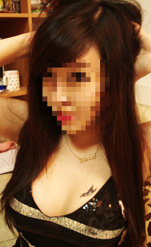 Hình ảnh “khoe thân” của một “hot girl”