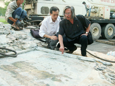 TS Nguyễn Công Việt (áo trắng) 