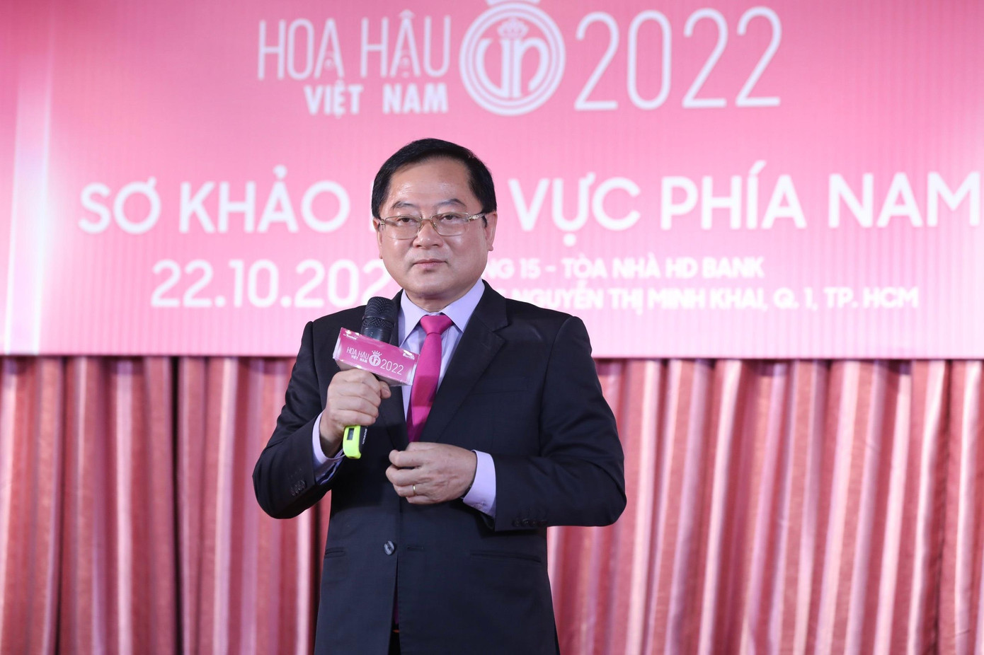 Sau phần thi nhân trắc học và phỏng vấn kín, các giám khảo bắt đầu thảo luận để tìm ra 30 cái tên đi tiếp. Quá trình tìm thí sinh bước vào vòng chung khảo kéo dài khoảng một giờ đồng hồ. Các thí sinh tranh thủ thời gian, giải lao trước khi nhận kết quả.