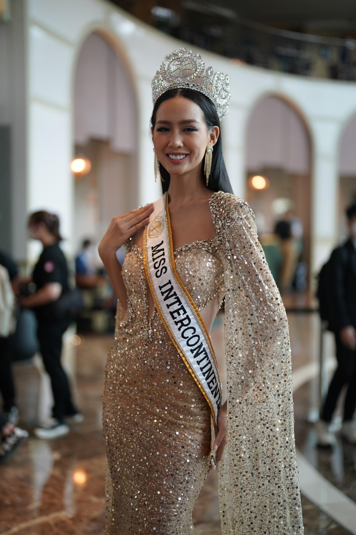 Hoa hậu Liên lục địa Bảo Ngọc đội vương miện trị giá 8 tỷ đồng đến họp báo chung khảo Hoa hậu Việt Nam. Người đẹp gây ấn tượng với thiết kế đính đá cầu kỳ. Tại Hoa hậu Việt Nam 2022, Bảo Ngọc đảm nhận vai trò thành viên ban giám khảo.