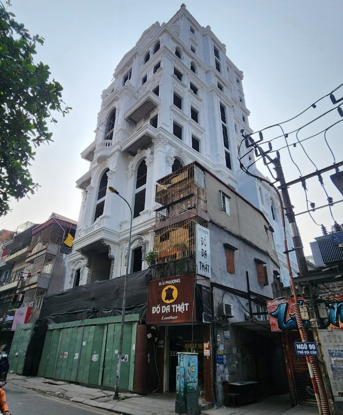 Một công trình xây dựng sai phép tại phố Đội Cấn, quận Ba Đình