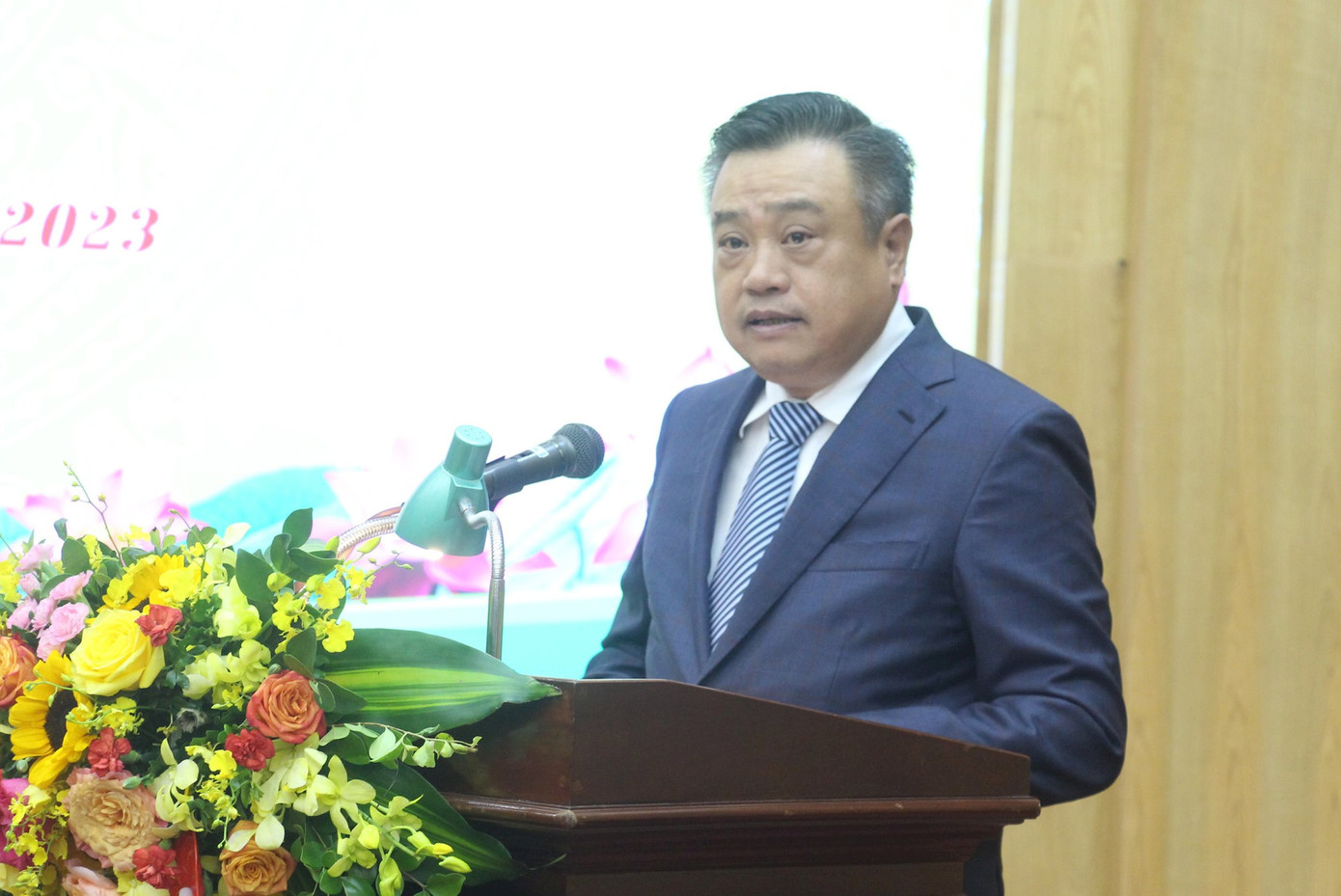 Chủ tịch UBND thành phố Hà Nội Trần Sỹ Thanh phát biểu tại lễ trao Huy hiệu Đảng tại quận Ba Đình