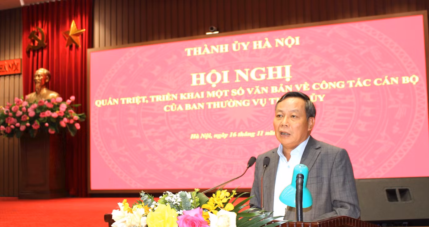 Phó Bí thư Thành ủy Hà Nội Nguyễn Văn Phong phát biểu tại hội nghị Phó Bí thư Thành ủy Hà Nội Nguyễn Văn Phong phát biểu tại hội nghị