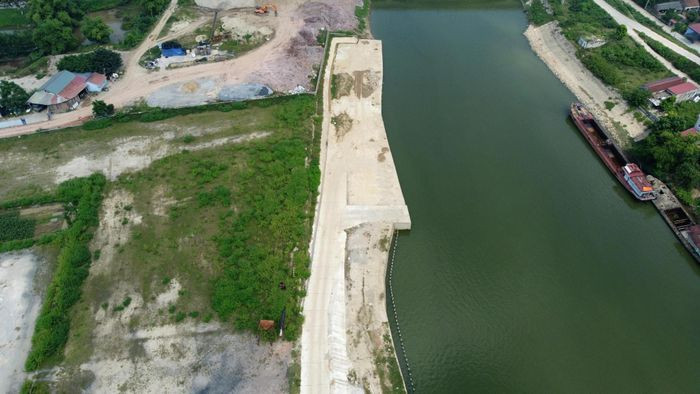 Chủ tịch UBND thành phố Hà Nội chỉ đạo nhiều cơ quan vào cuộc kiểm tra, xử lý bến cảng, bãi tập kết vật liệu xây dựng, trạm trộn bê tông không phép ở huyện Sóc Sơn (Ảnh: Phùng Đô) Chủ tịch UBND thành phố Hà Nội chỉ đạo nhiều cơ quan vào cuộc kiểm tra, xử lý bến cảng, bãi tập kết vật liệu xây dựng, trạm trộn bê tông không phép ở huyện Sóc Sơn (Ảnh: Phùng Đô)