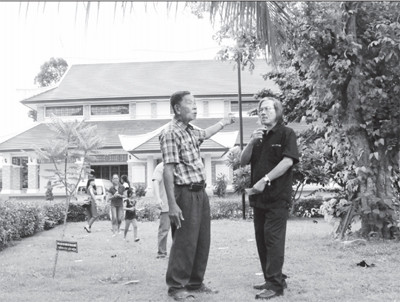 Ông Tài ( trái) và tác giả