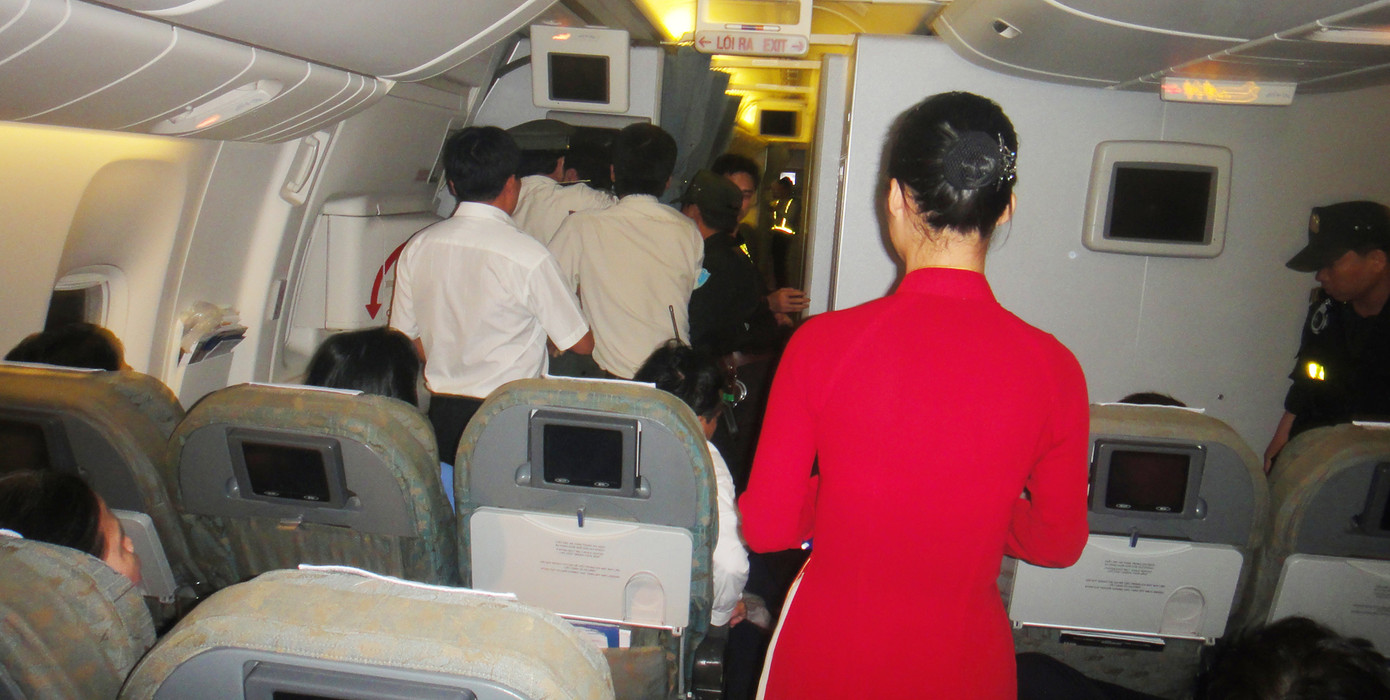 Hiện trường vụ áp giải (Ảnh do hành khách chụp và cung cấp)