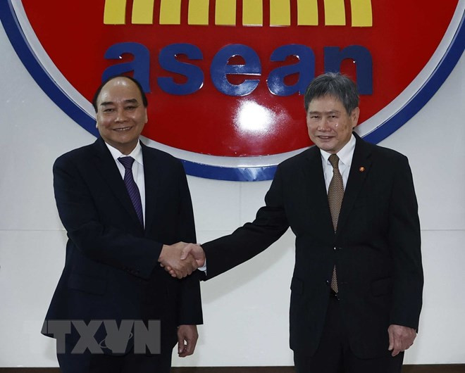 Chủ tịch nước Nguyễn Xuân Phúc gặp Tổng Thư ký ASEAN Lim Jock Hoi. (Ảnh: Thống Nhất/TTXVN)