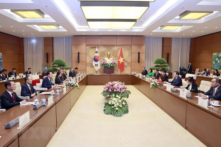 Chủ tịch Quốc hội Vương Đình Huệ tiếp Tổng thống Hàn Quốc Yoon Suk Yeol. (Ảnh: Doãn Tấn/TTXVN) Chủ tịch Quốc hội Vương Đình Huệ tiếp Tổng thống Hàn Quốc Yoon Suk Yeol. (Ảnh: Doãn Tấn/TTXVN)