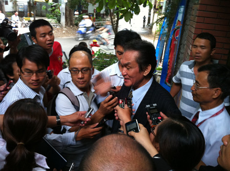 Phó Giáo sư, Tiến sĩ Nguyễn Mạnh Hùng trả lời báo chí chiều nay. Ảnh: Lê Nguyễn . PGS-TS Nguyễn Mạnh Hùng trả lời báo chí chiều nay. Ảnh: Lê Nguyễn