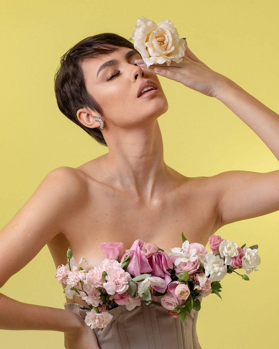 Lorena Rodrigues có thể biến hoá rất nhiều phong cách khác nhau trong các bức ảnh thời trang.